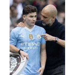 Del azul celeste al rojo y blanco: La obsesión de Álvarez por la alineación titular Del azul celeste al rojo y blanco: La obsesión de Álvarez por la alineación titular